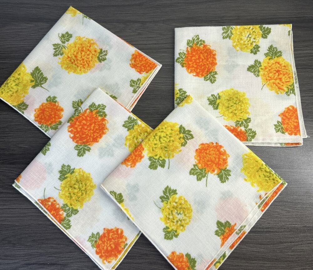 4 Orange Yellow Mums Vintage Linen Blend Cloth Napkins 16x16 Floral MCM Retro